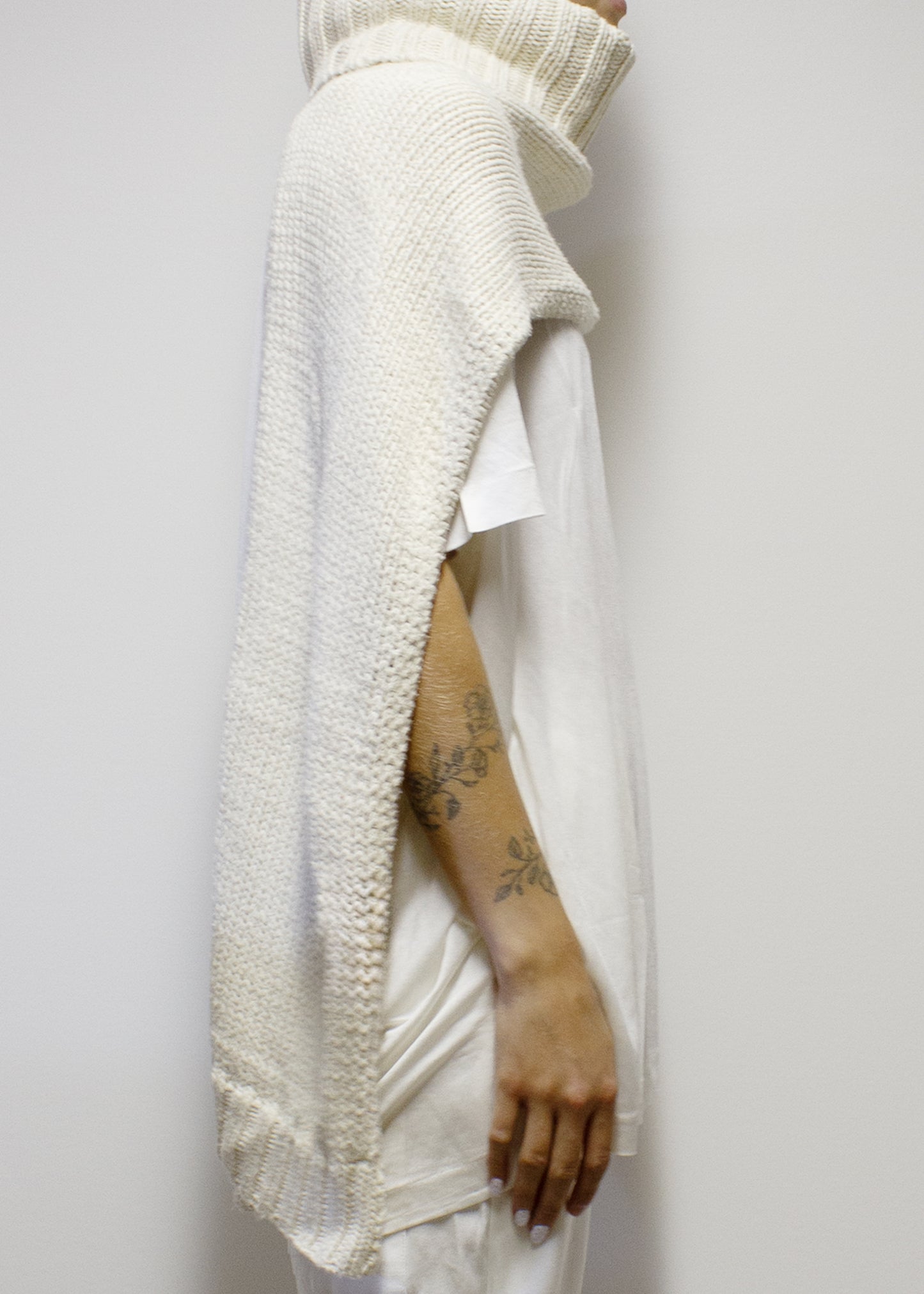 ARCHIVE 40123 - turtleneck scarf raw white